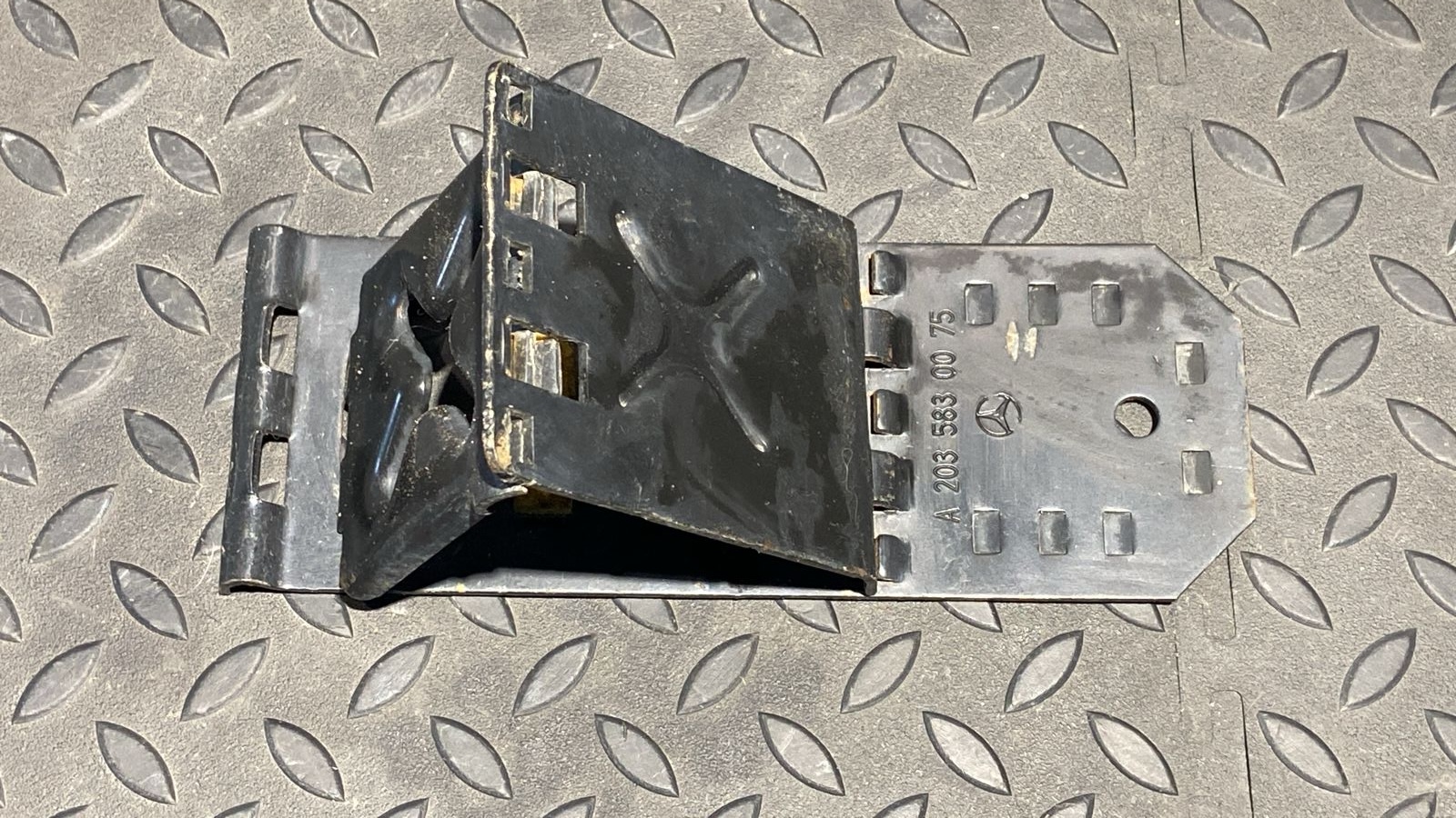 Упор противооткатный Mercedes C/W203 2000-2008