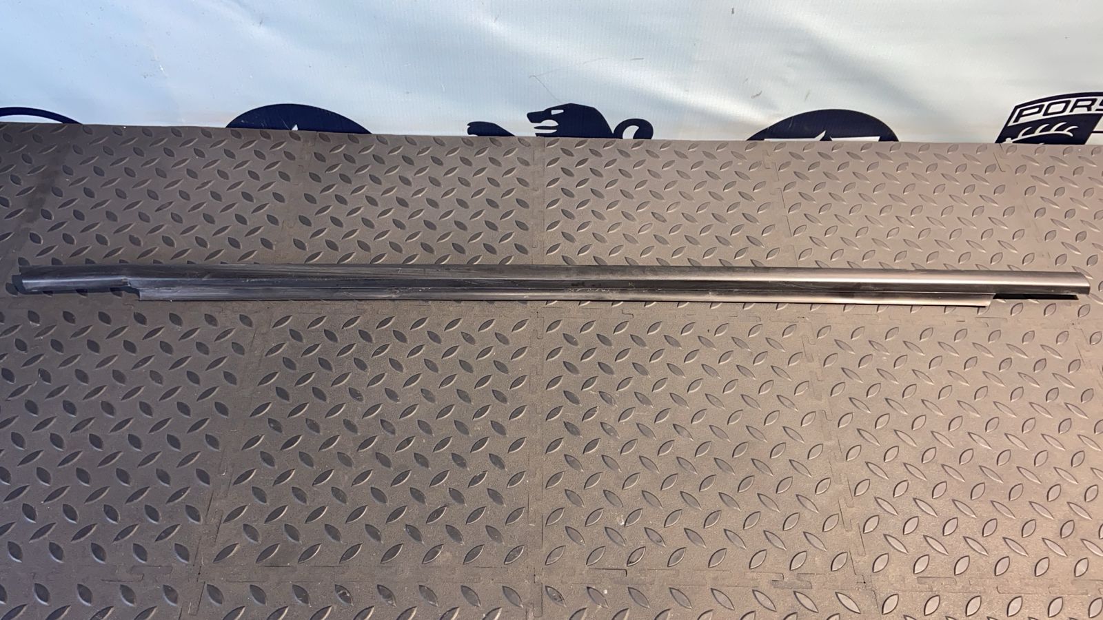 Уплотнитель двери передний правый Opel Zafira/B 2005-2014