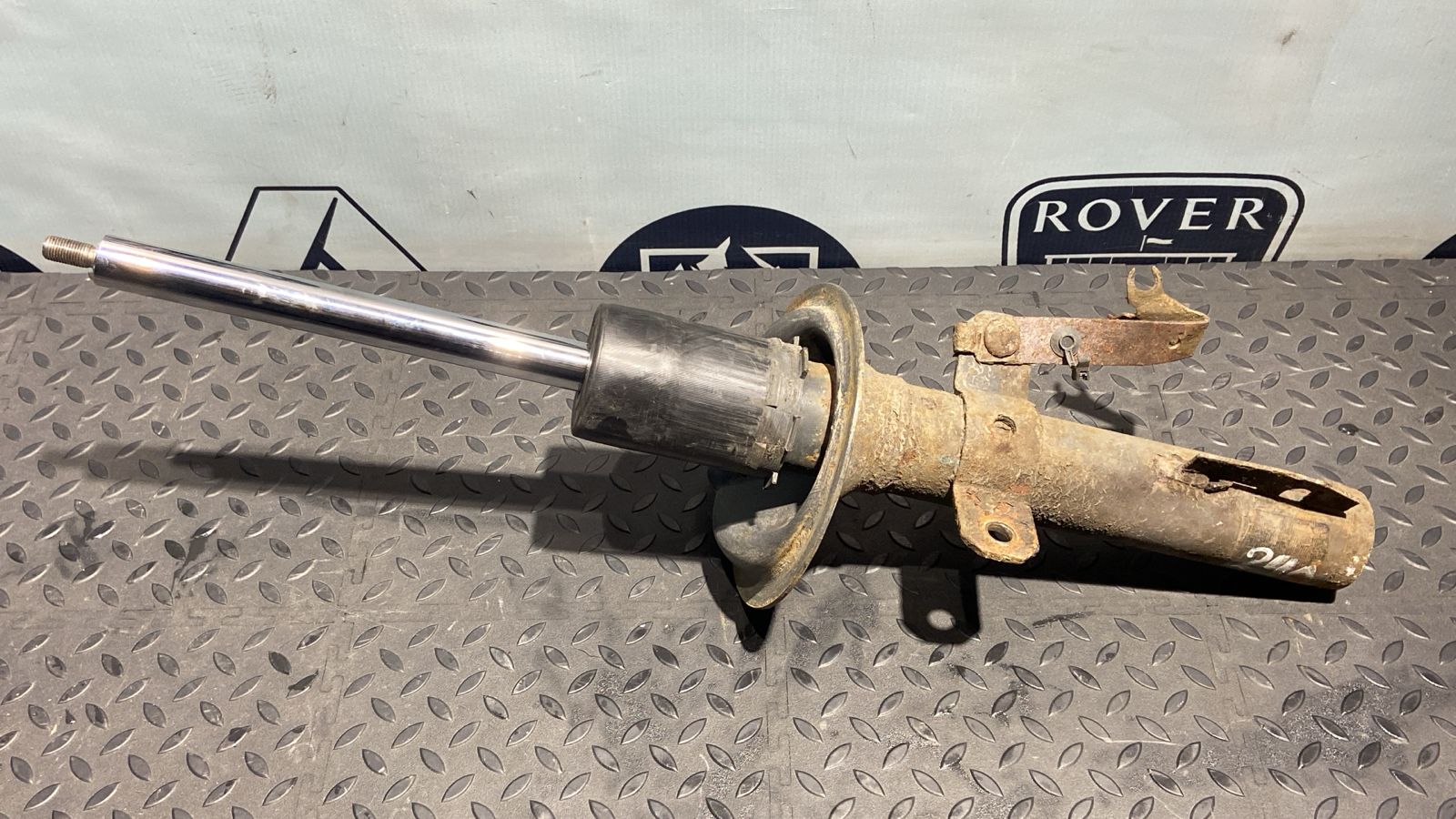 Амортизатор передний левый Ford Transit 2006-2013