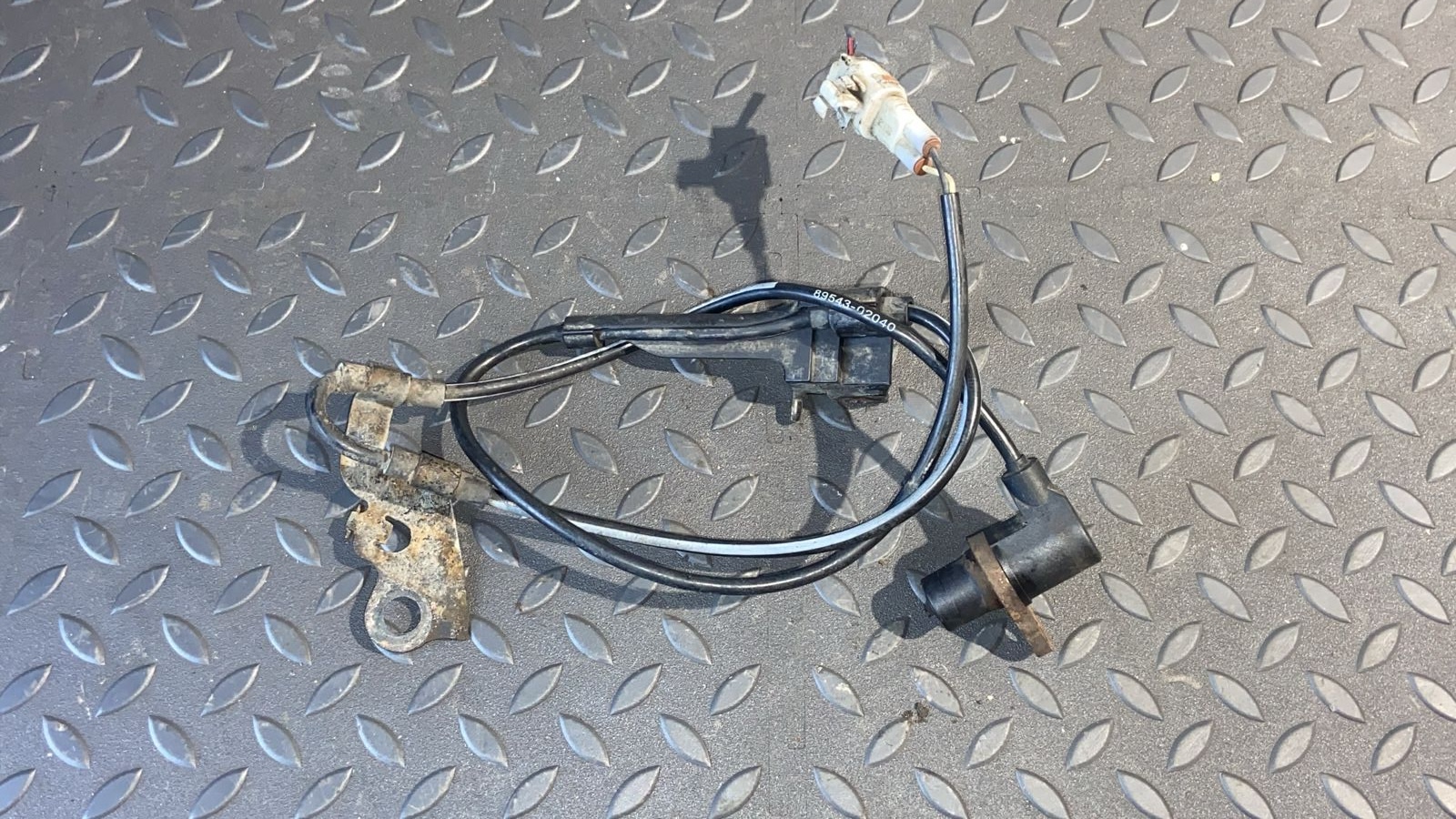 Датчик ABS передний левый Toyota Avensis/2 2003-2009