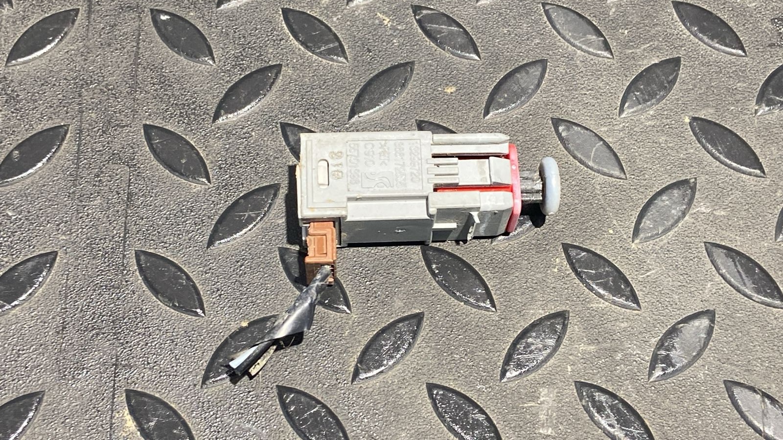 Датчик включения стопсигнала Opel Vectra/C 2002-2008