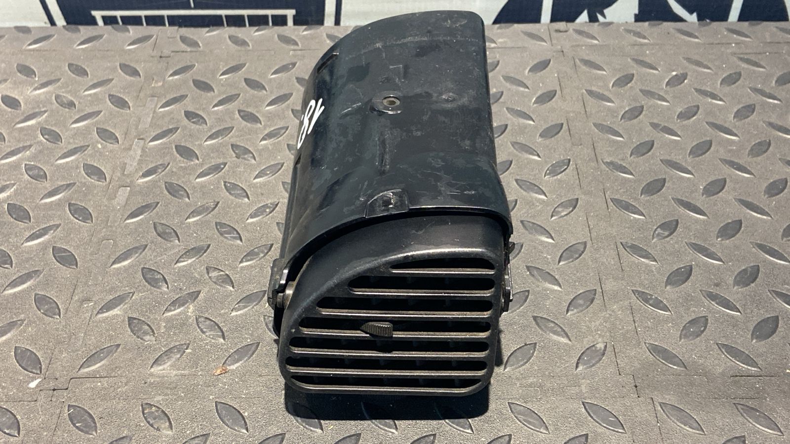 Дефлектор воздушный левый Ford Transit 2000-2006