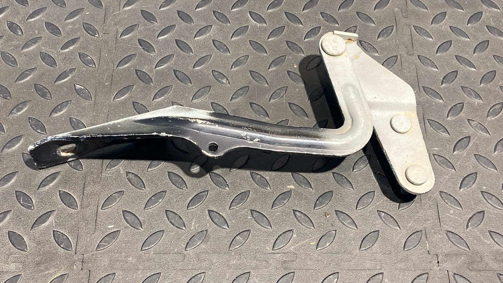 Петля капота левая Ford Focus/2 2004-2011