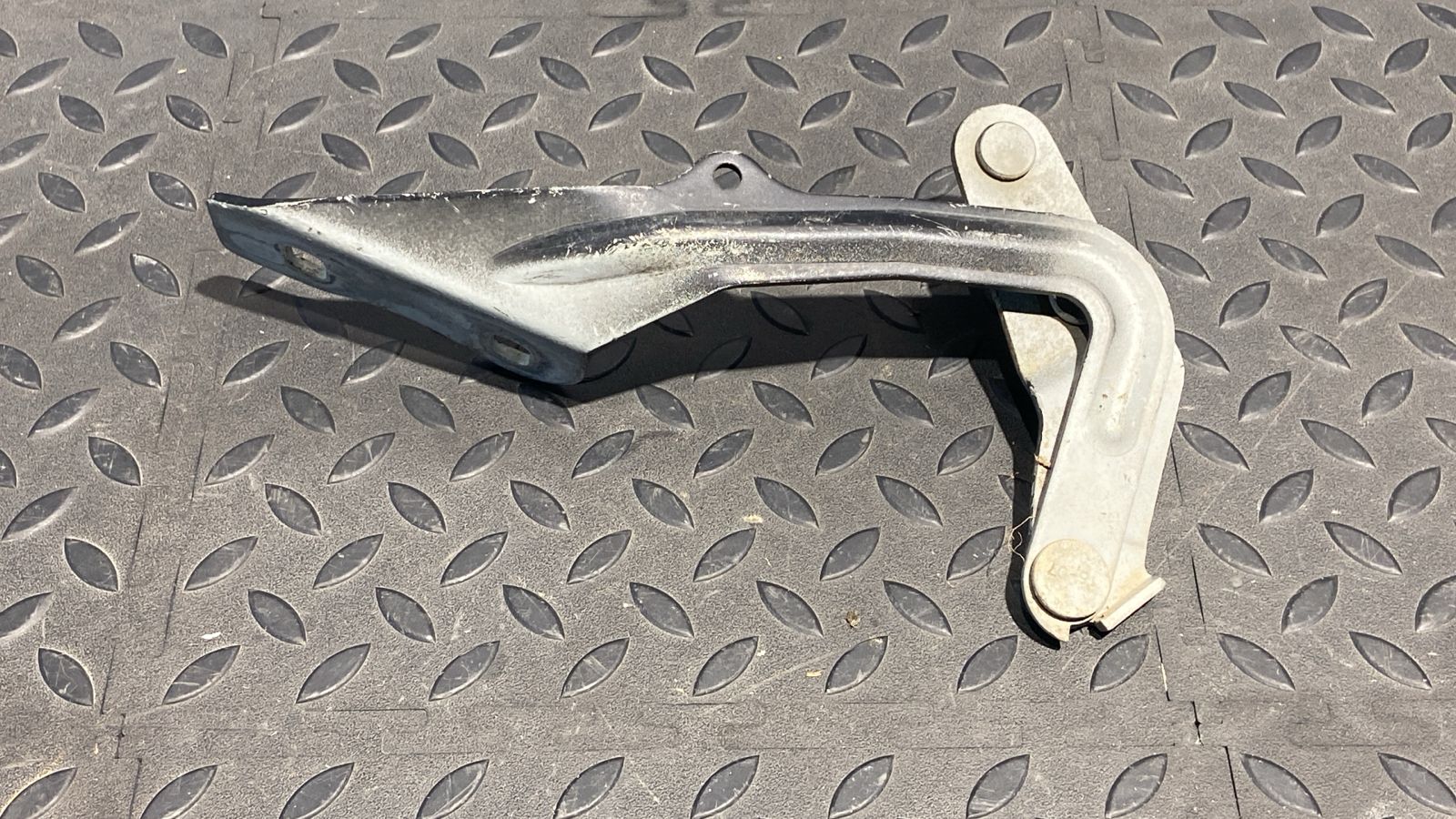 Петля капота правая Ford Focus/2 2004-2011