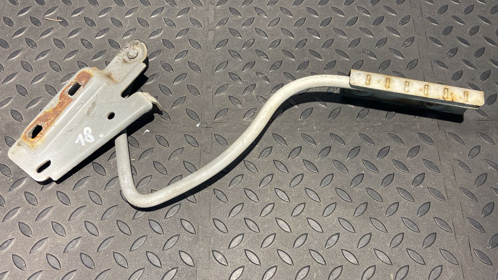 Петля капота правая Ford Transit 2000-2006