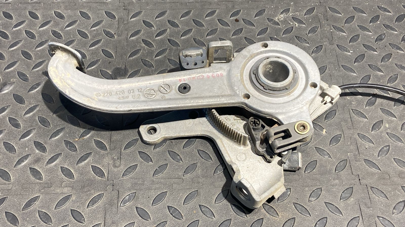 Педаль стояночного тормоза Mercedes E/W211 2002-2009