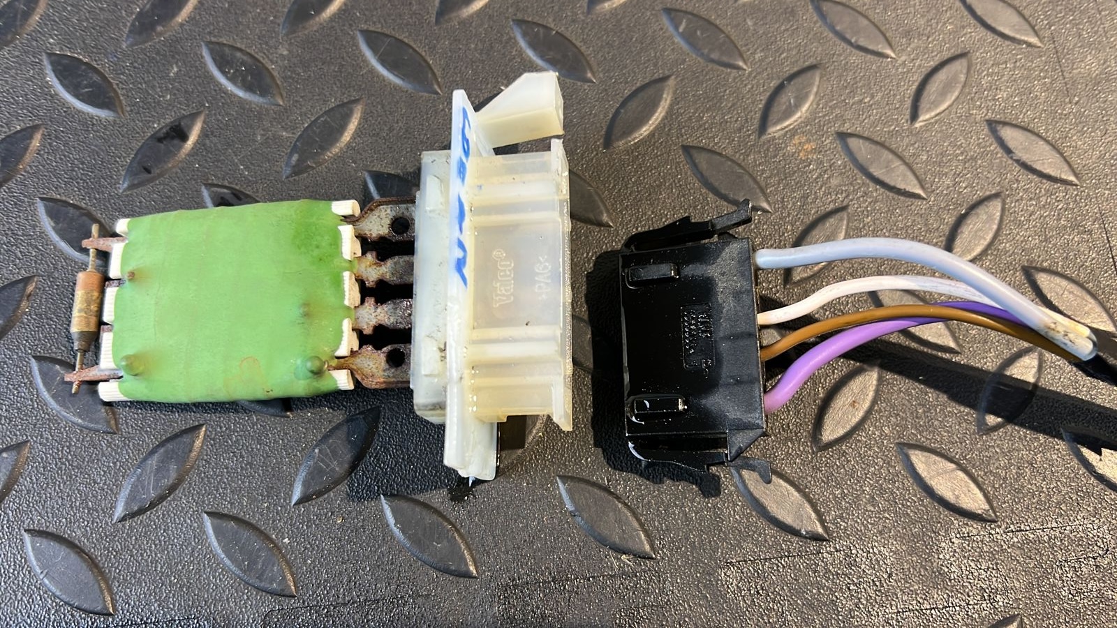 Резистор отопителя Renault Logan 2004-2015