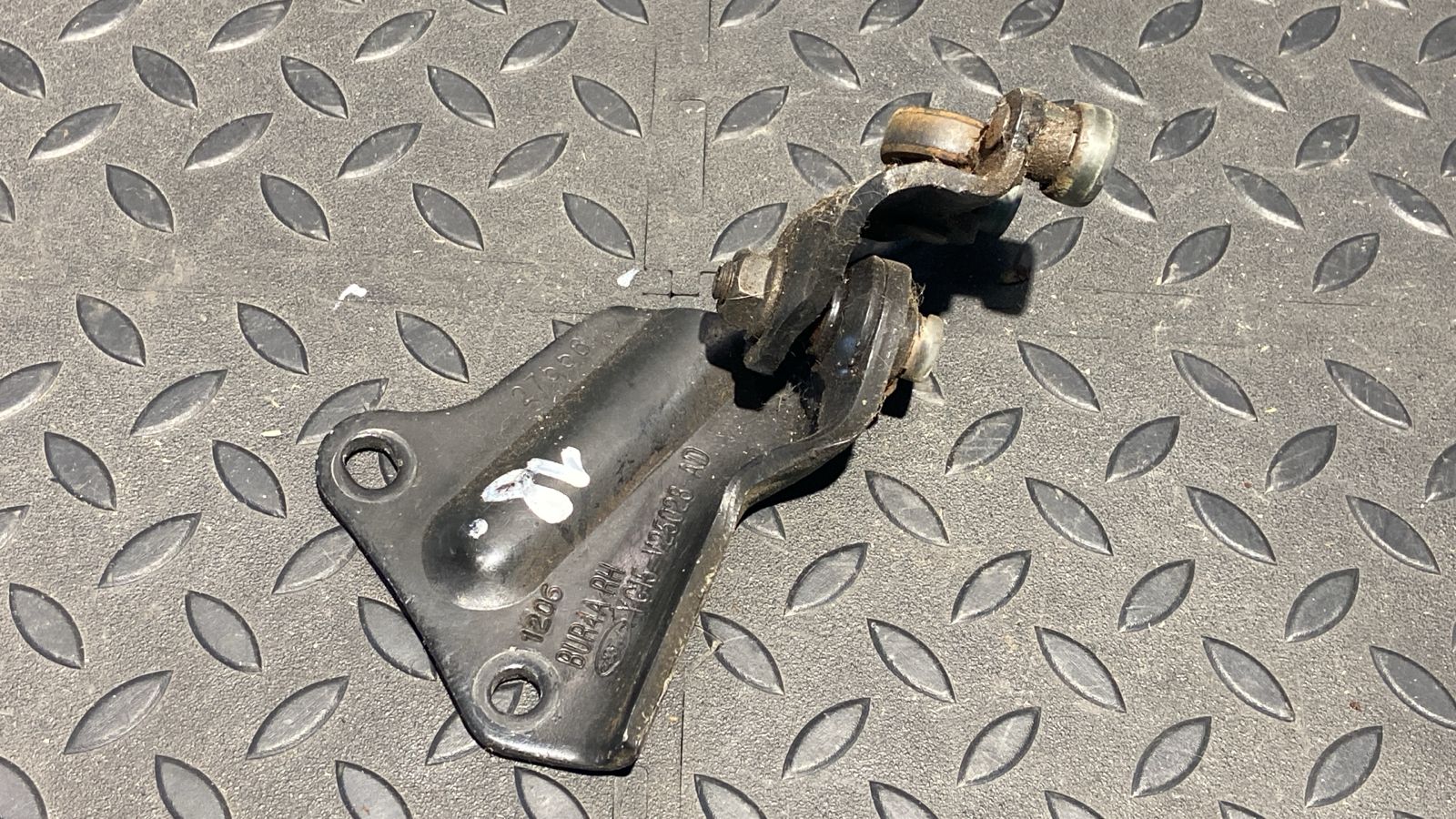 Ролик двери сдвижной верхний правый Ford Transit 2000-2006