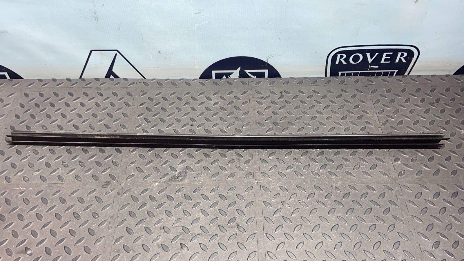 Уплотнитель двери передний левый Opel Astra/H 2004-2014