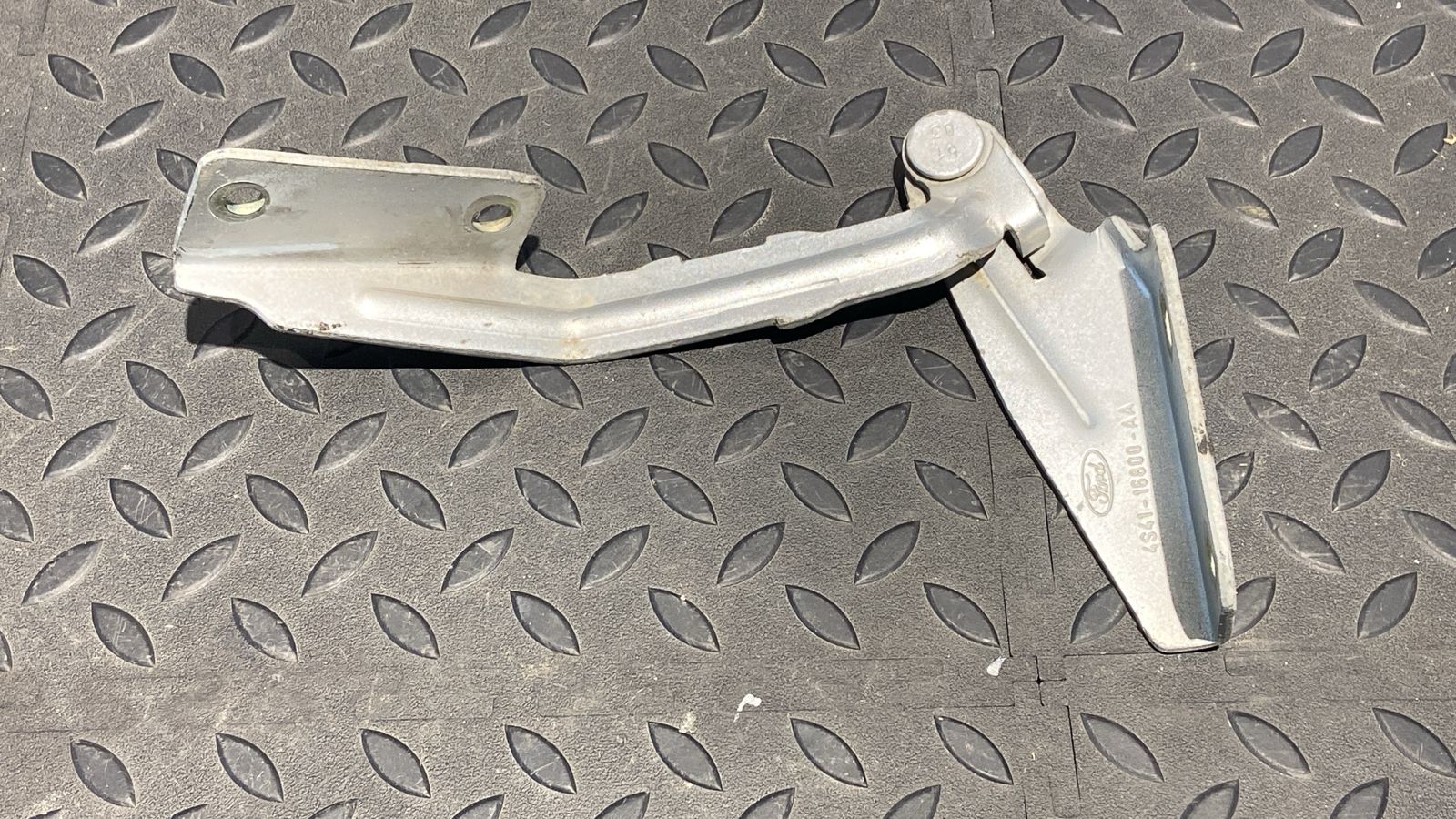 Петля капота правая Ford Focus 1998-2007