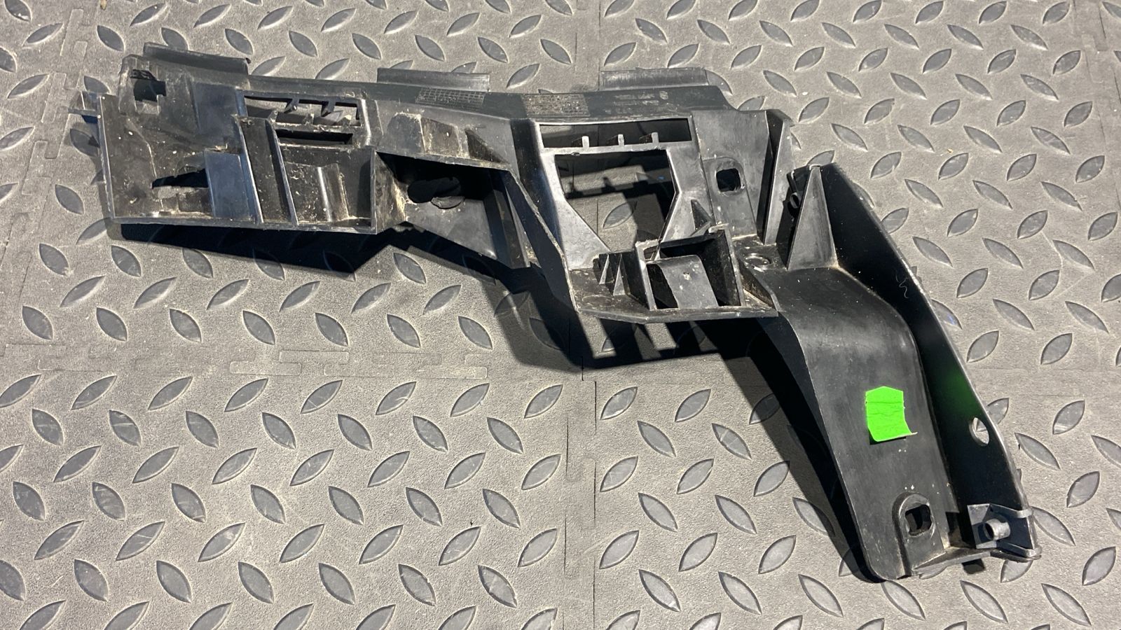 Кронштейн бампера задний левый Volkswagen Golf/5 2003-2009