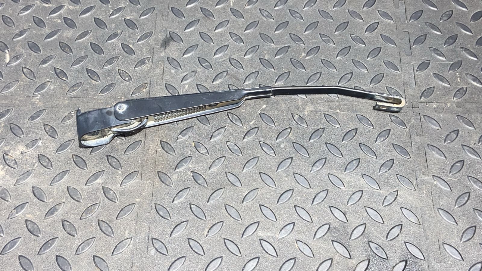 Поводок стеклоочистителя задний Mercedes M/W163 1997-2005