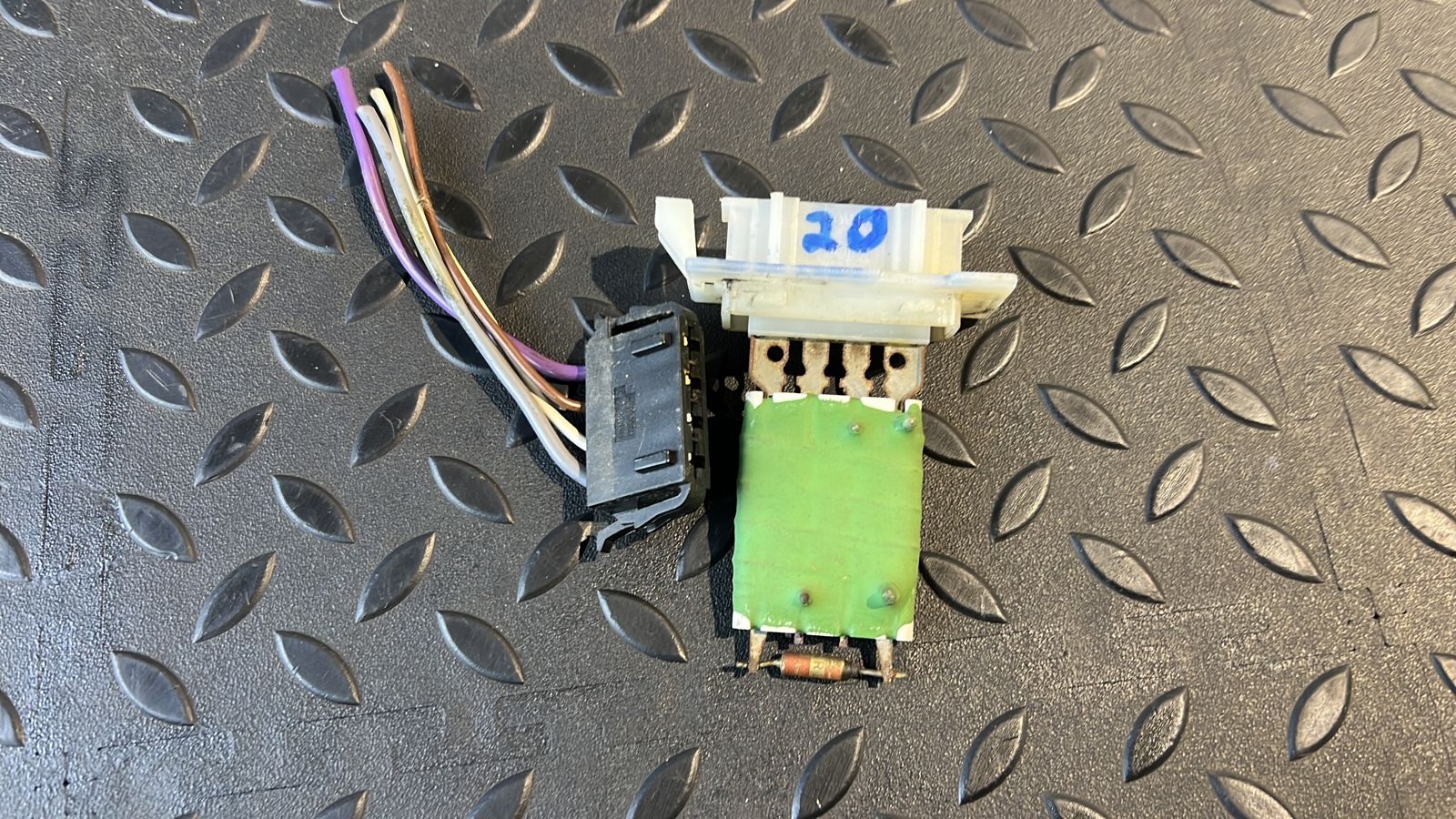 Резистор отопителя Renault Sandero 2009-2014