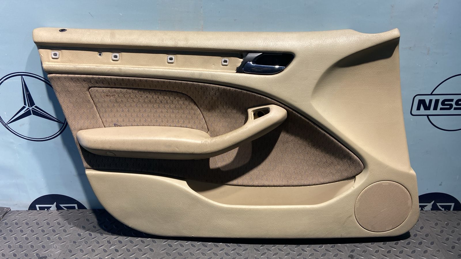 Обшивка двери передняя левая BMW 3/E46 1998-2007