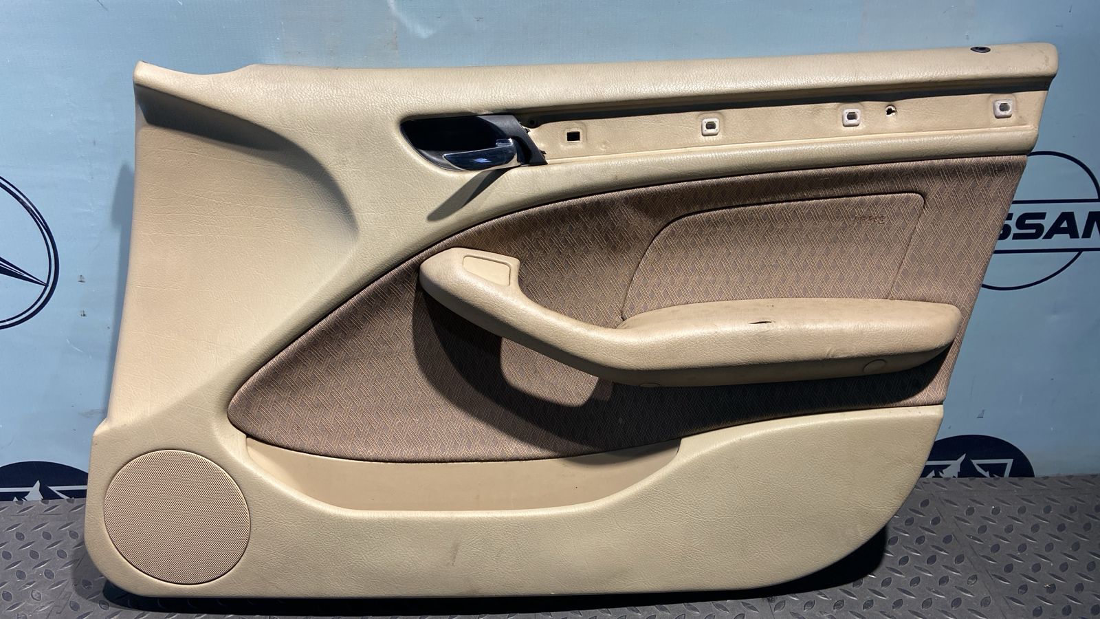 Обшивка двери передняя правая BMW 3/E46 1998-2007