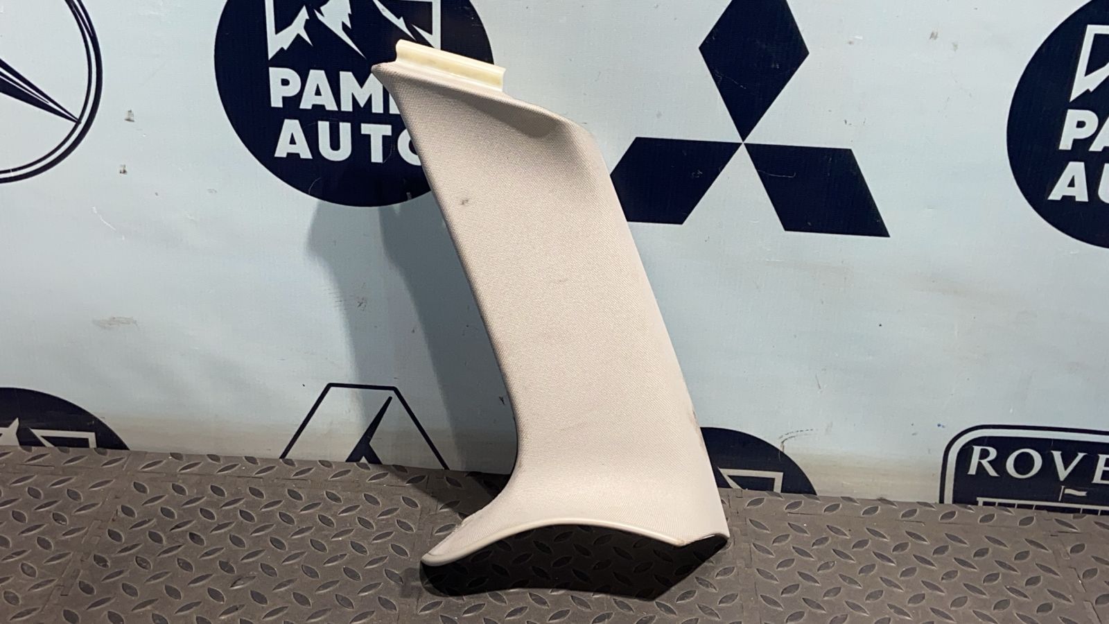 Обшивка стойки задняя правая Mercedes C/W204 2006-2015