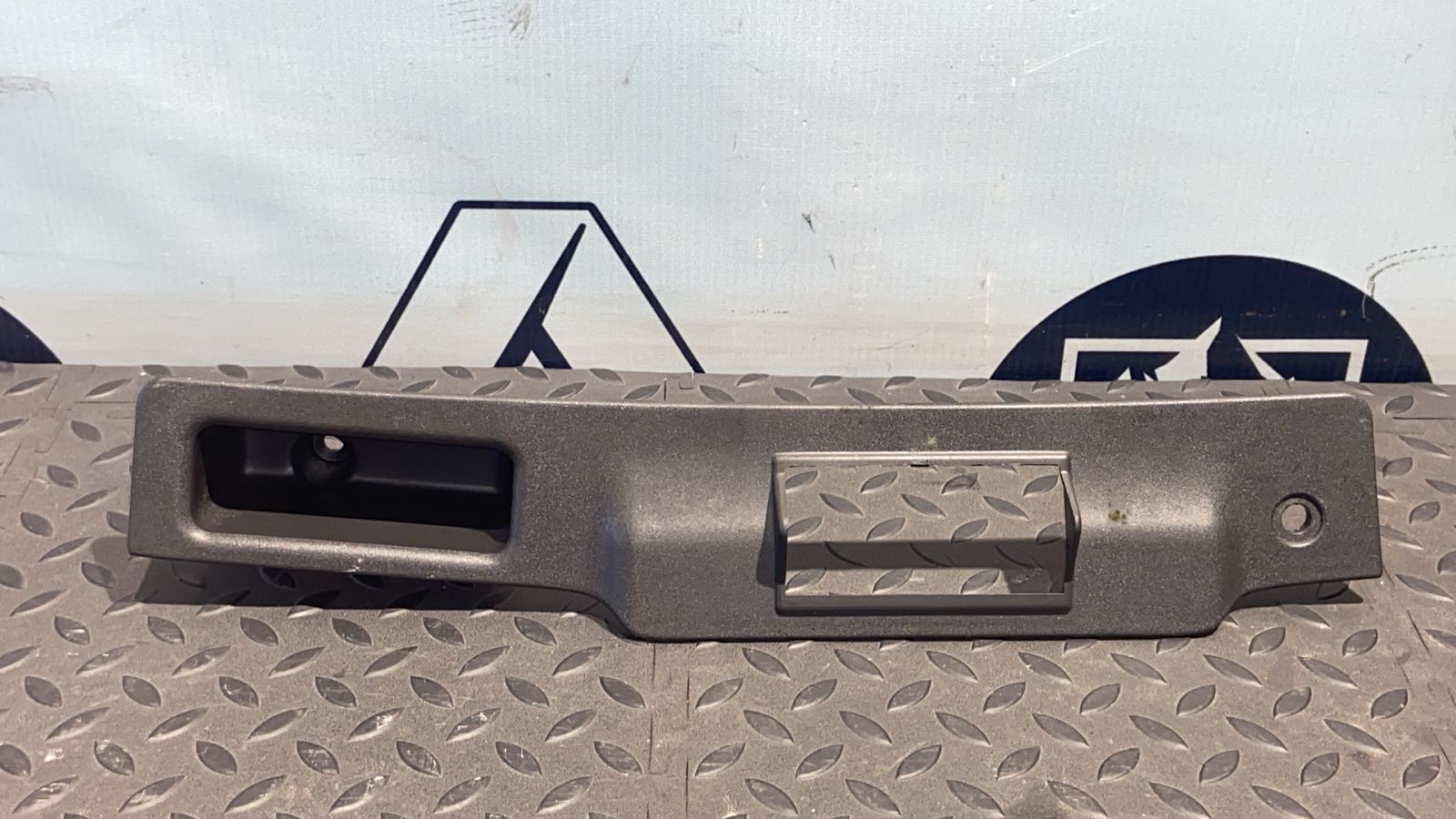 Обшивка двери багажника Opel Astra/H 2004-2014