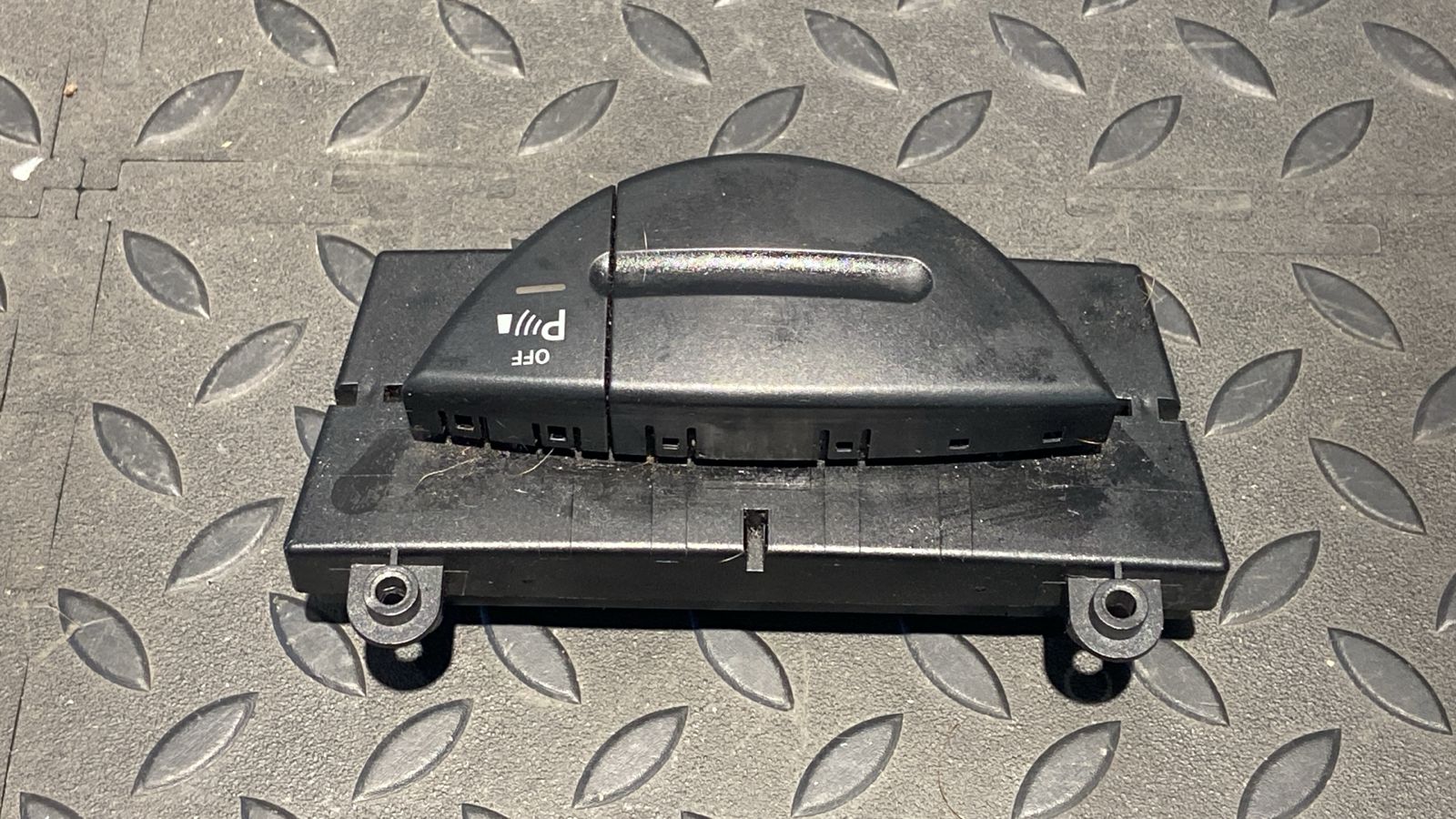 Кнопка отключения парктроника Mercedes E/W211 2002-2009