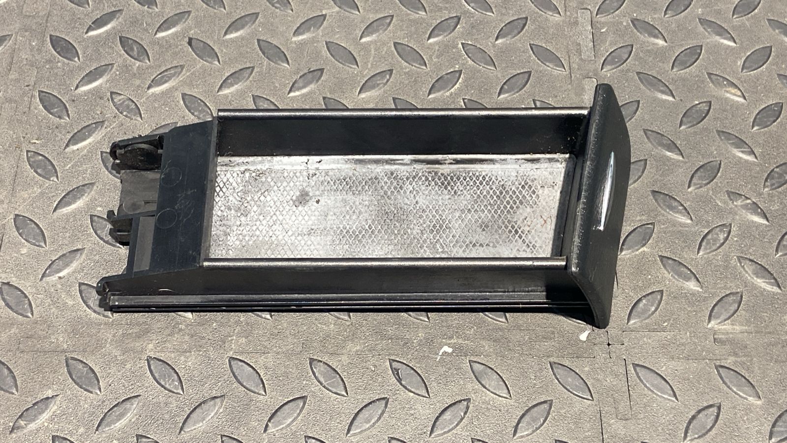 Пепельница Mercedes E/W211 2002-2009