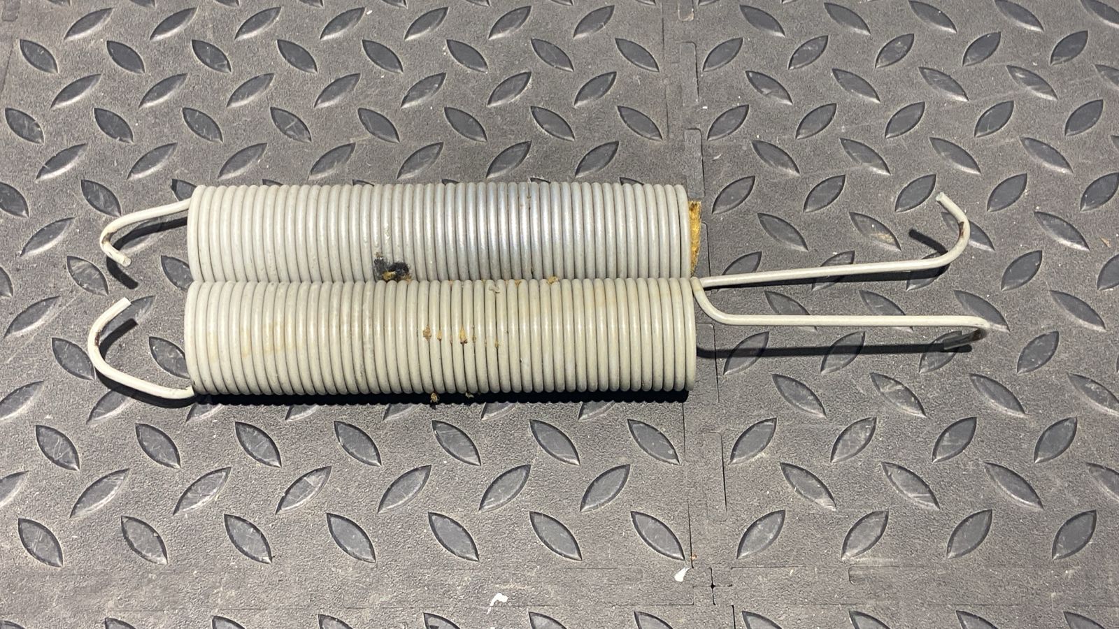 Пружина крышки багажника Mercedes E/W211 2002-2009