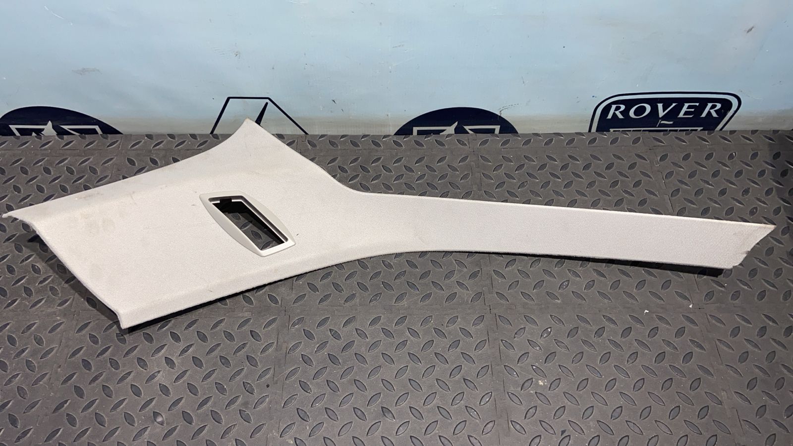 Обшивка стойки задняя левая Mercedes C/W204 2006-2015