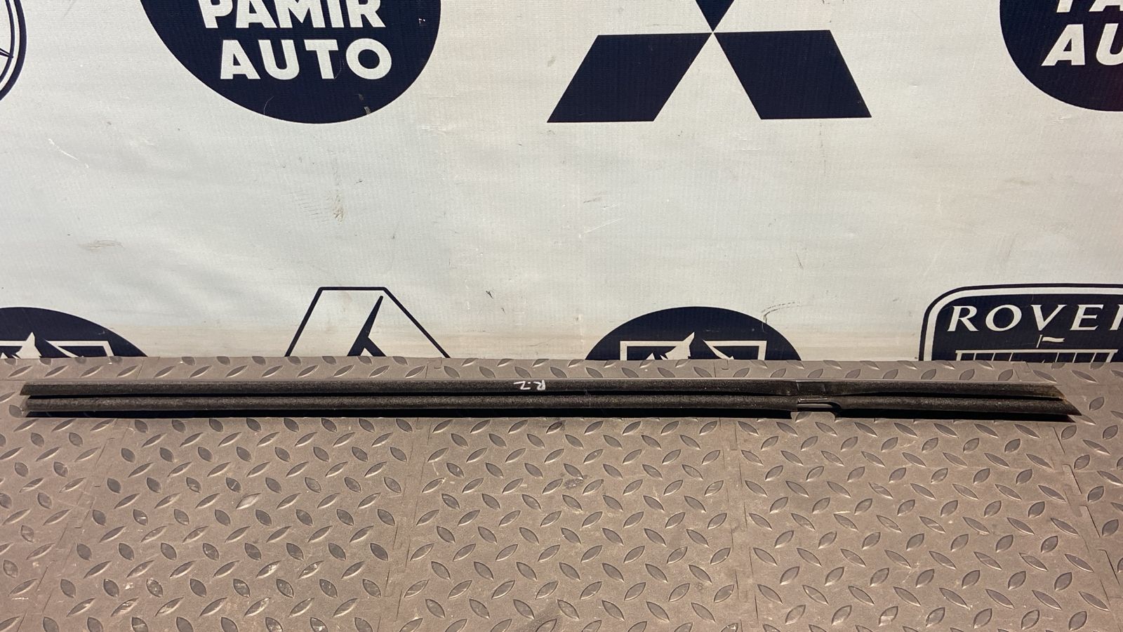 Уплотнитель двери задний правый Opel Astra/H 2004-2014