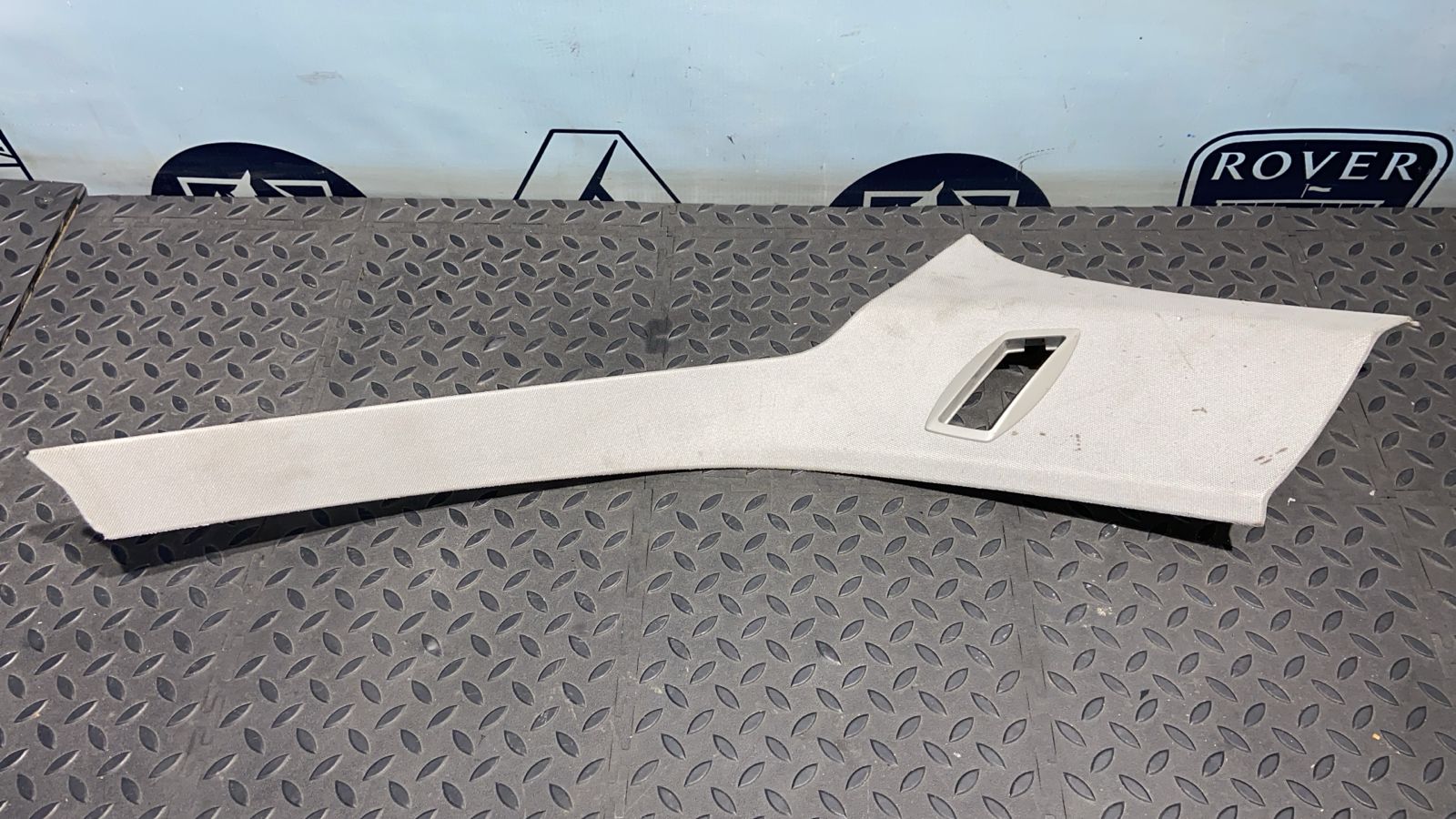 Обшивка стойки задняя правая Mercedes C/W204 2006-2015