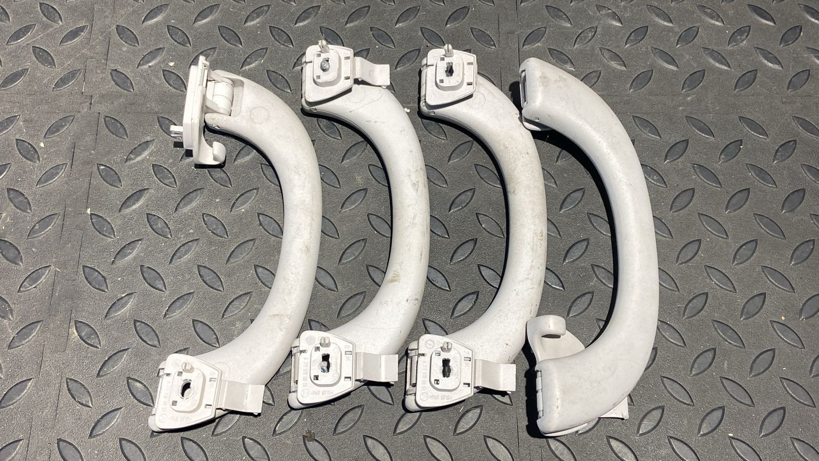 Ручка потолочная Mercedes E/W211 2002-2009