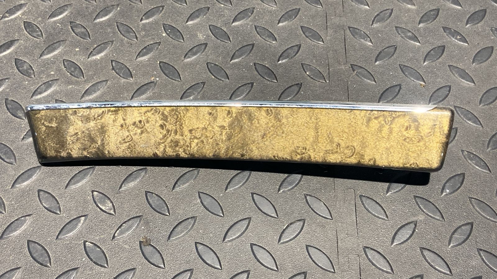 Накладка на торпедо левая Mercedes E/W211 2002-2009