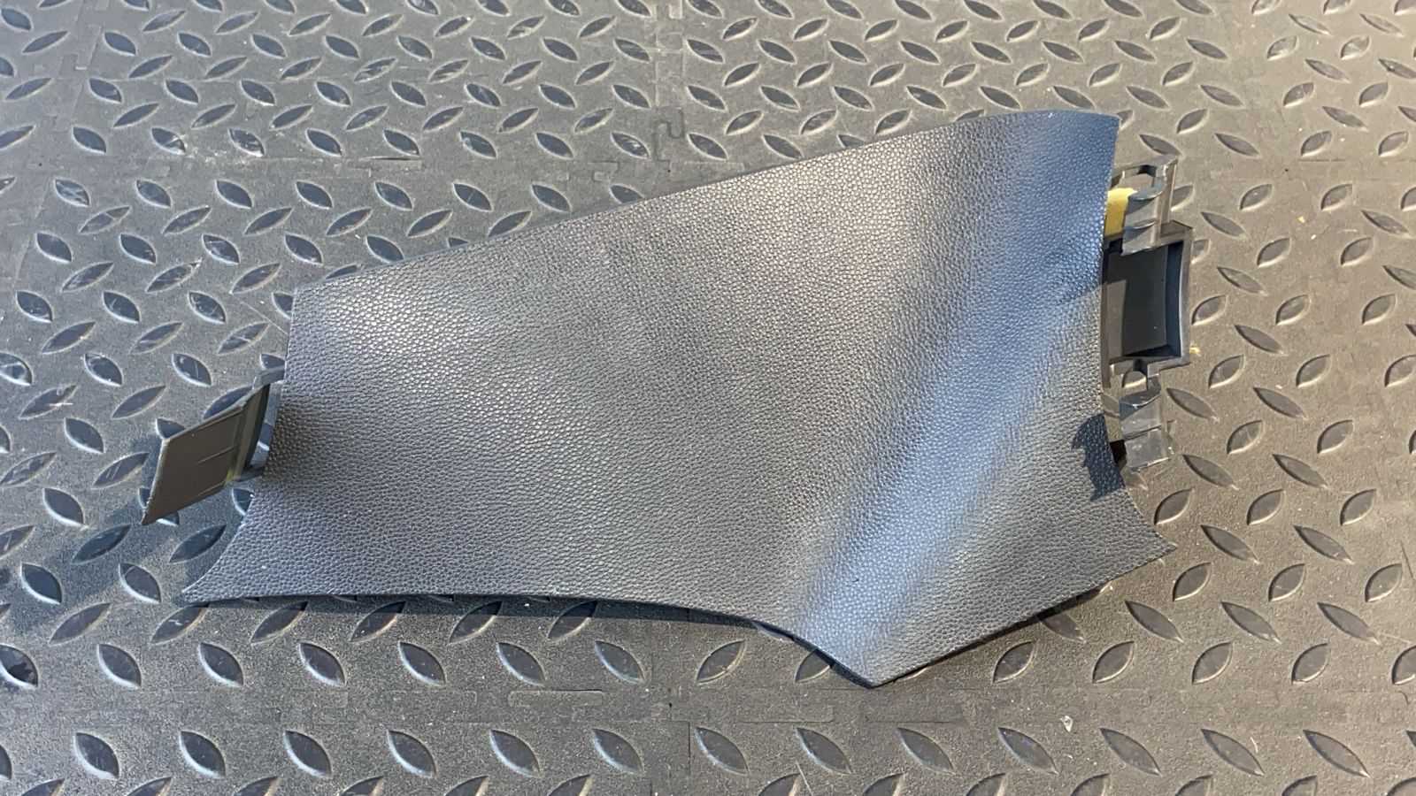 Накладка на консоль левая Opel Zafira/B 2005-2014