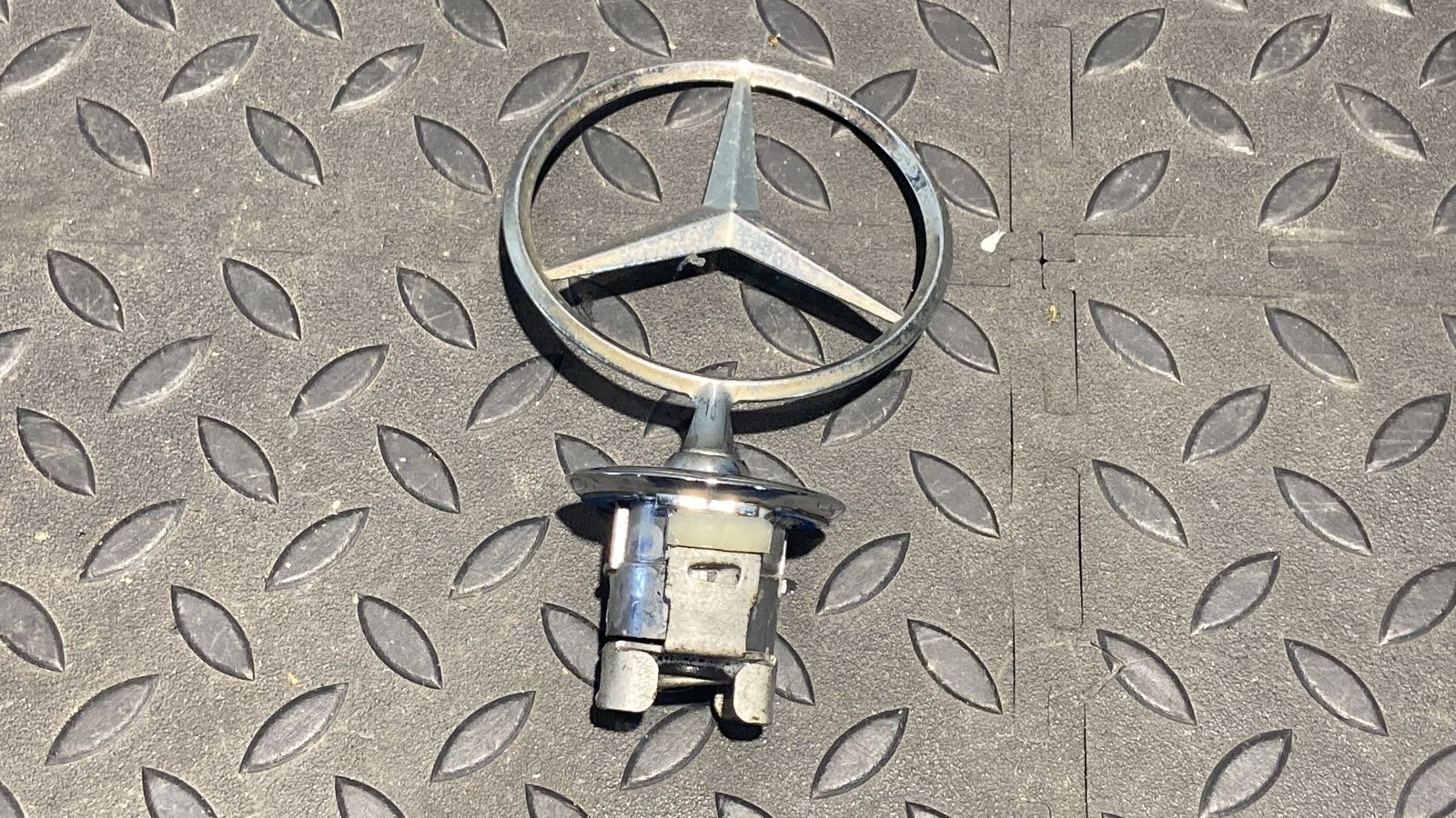 Эмблема Mercedes E/W211 2002-2009