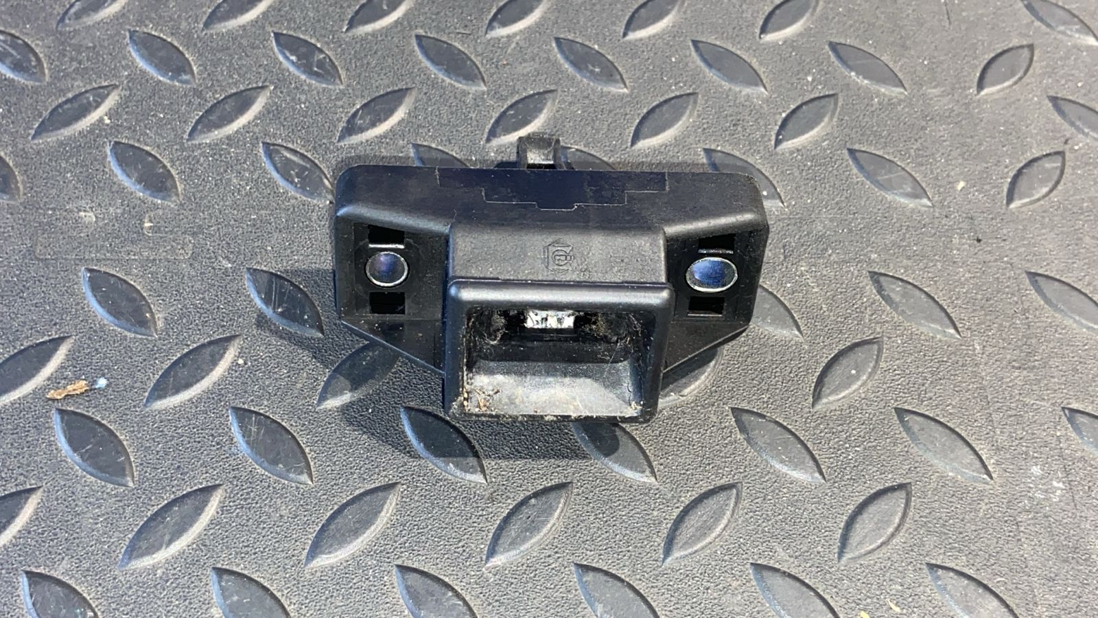 Замок крышки багажника Renault Logan 2004-2015