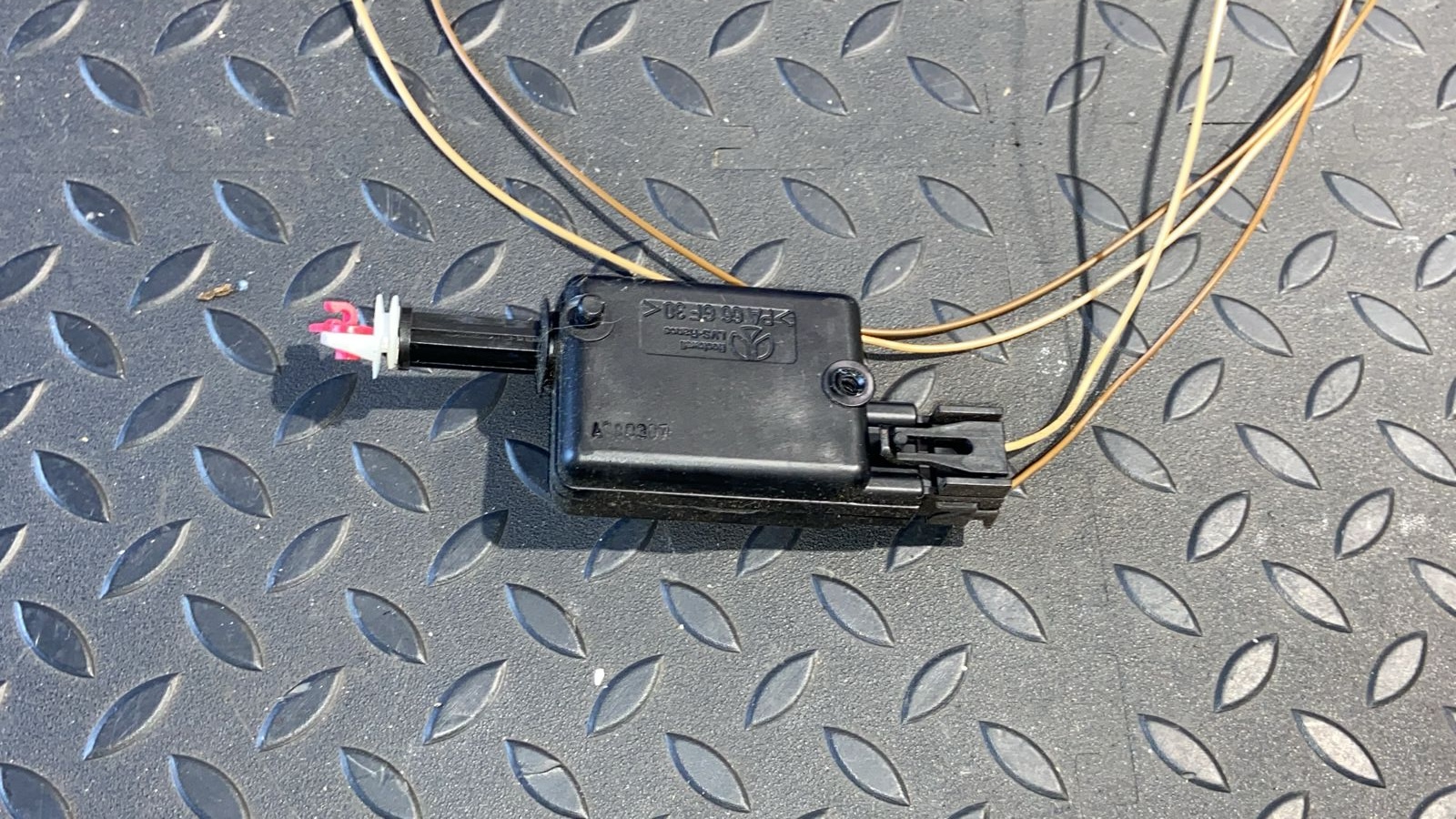 Активатор замка крышки багажника Renault Logan 2004-2015