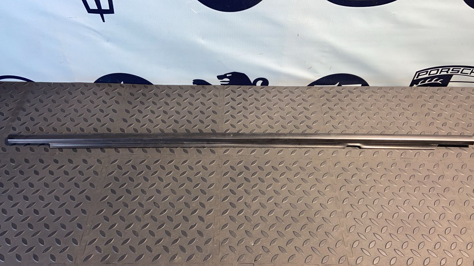 Уплотнитель двери передний левый Opel Zafira/B 2005-2014