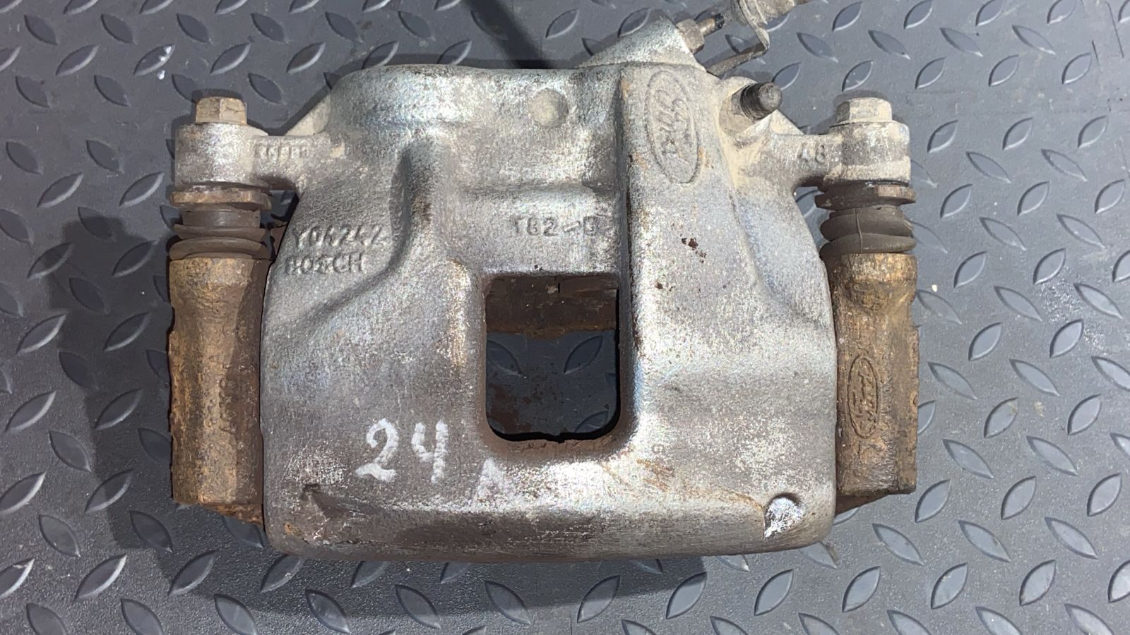 Суппорт передний левый Ford Transit 2006-2013