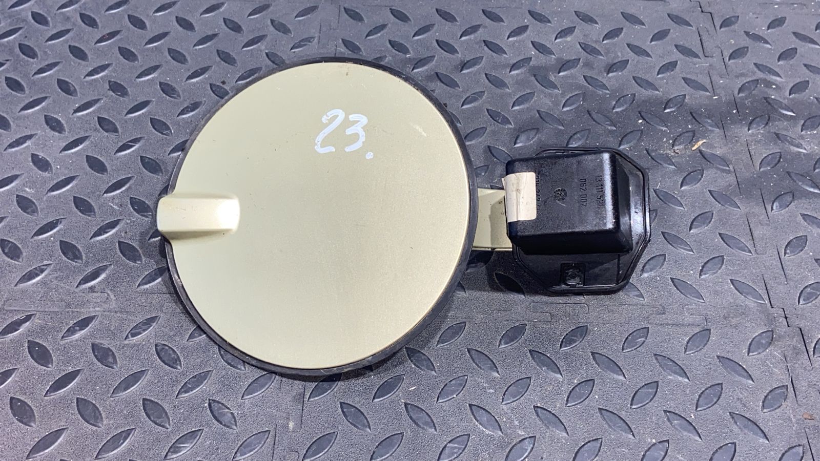 Лючок бензобака Opel Astra/H 2004-2014