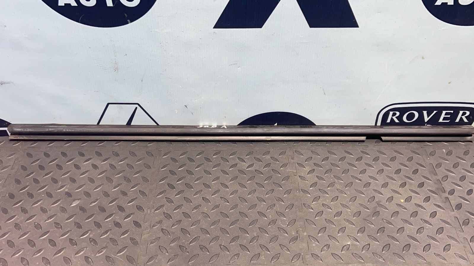 Уплотнитель двери задний левый Opel Zafira/B 2005-2014