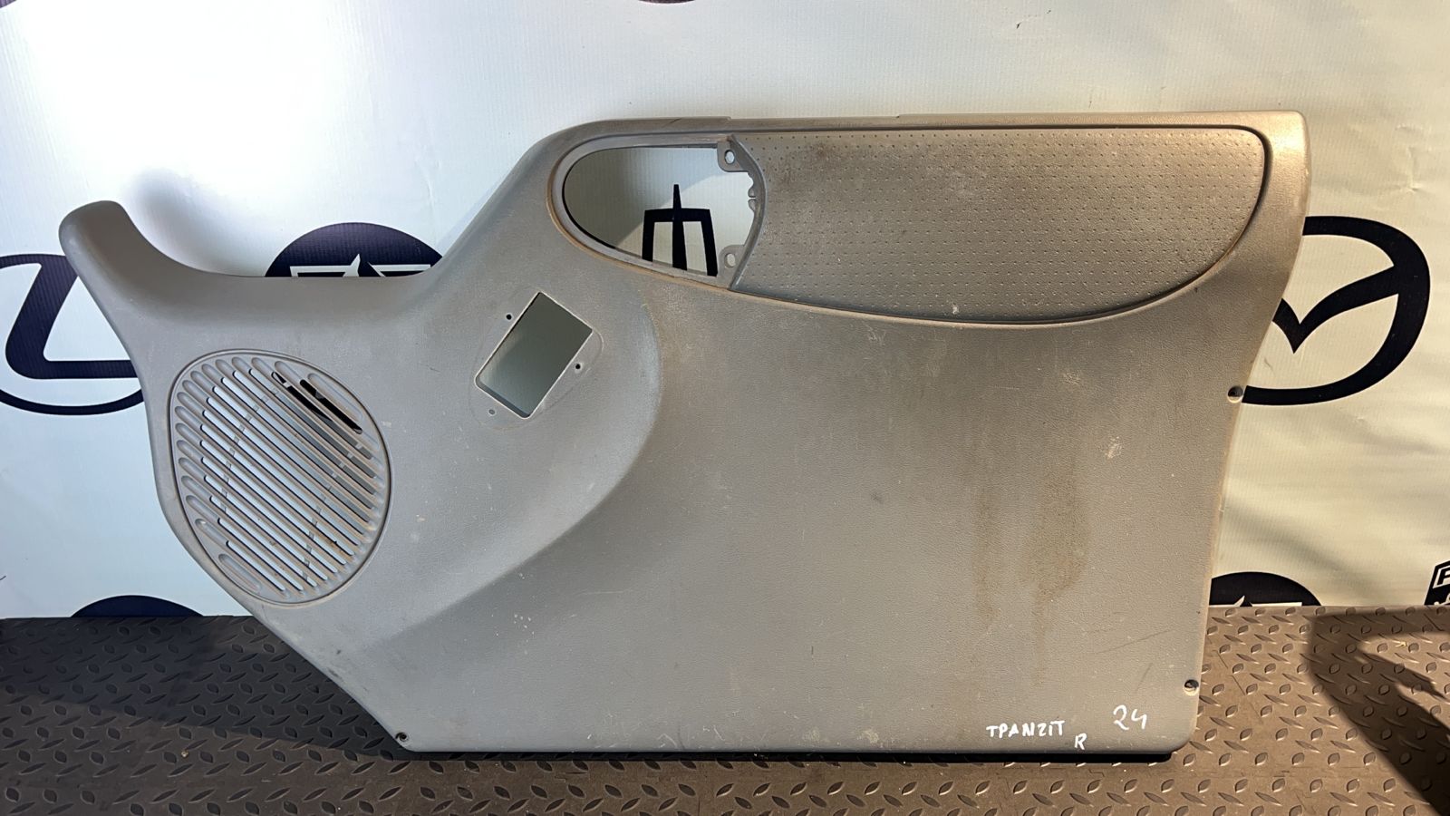 Обшивка двери передняя правая Ford Transit 2006-2013