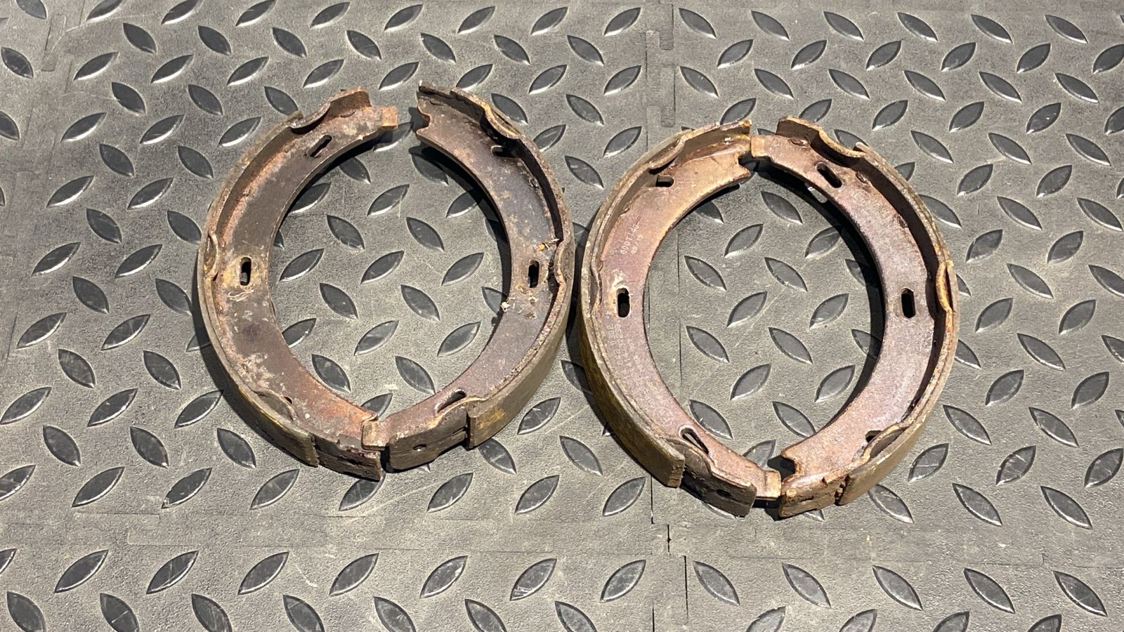 Колодки стояночного тормоза Mercedes E/W210 1995-2003