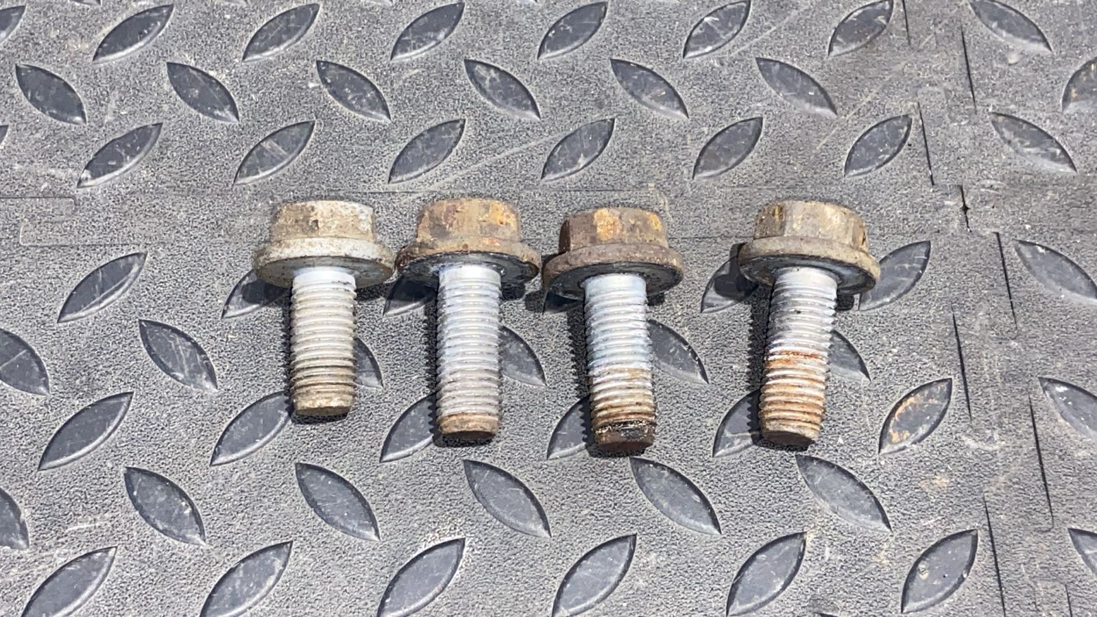 Болт суппорта заднего Mercedes Vito/W639 2003-2014