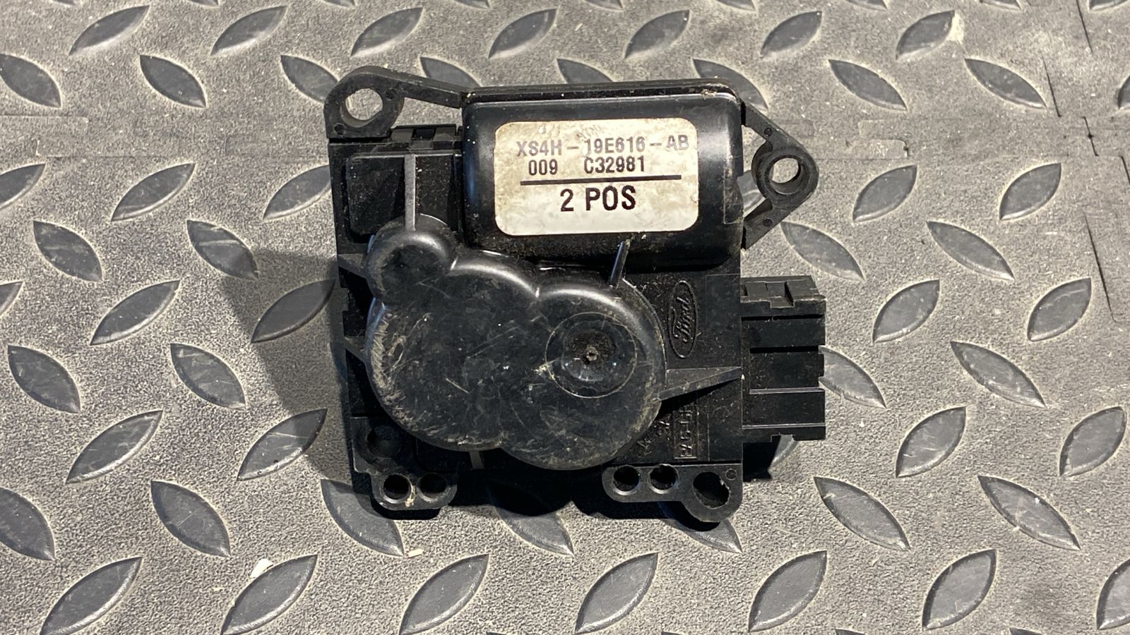 Моторчик заслонки отопителя Ford Focus 1998-2007