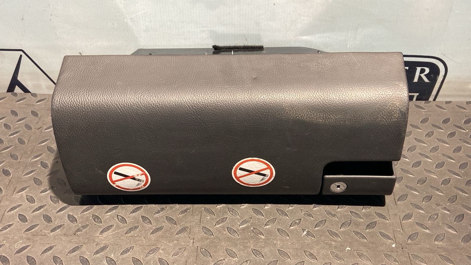 Бардачок Mercedes E/W211 2002-2009