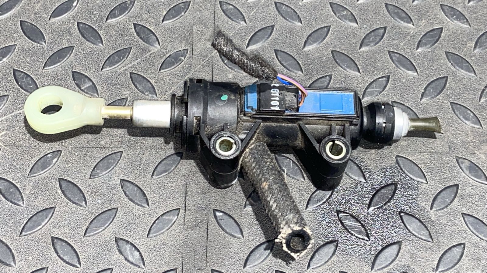 Цилиндр сцепления главный BMW 3/E46 1998-2007