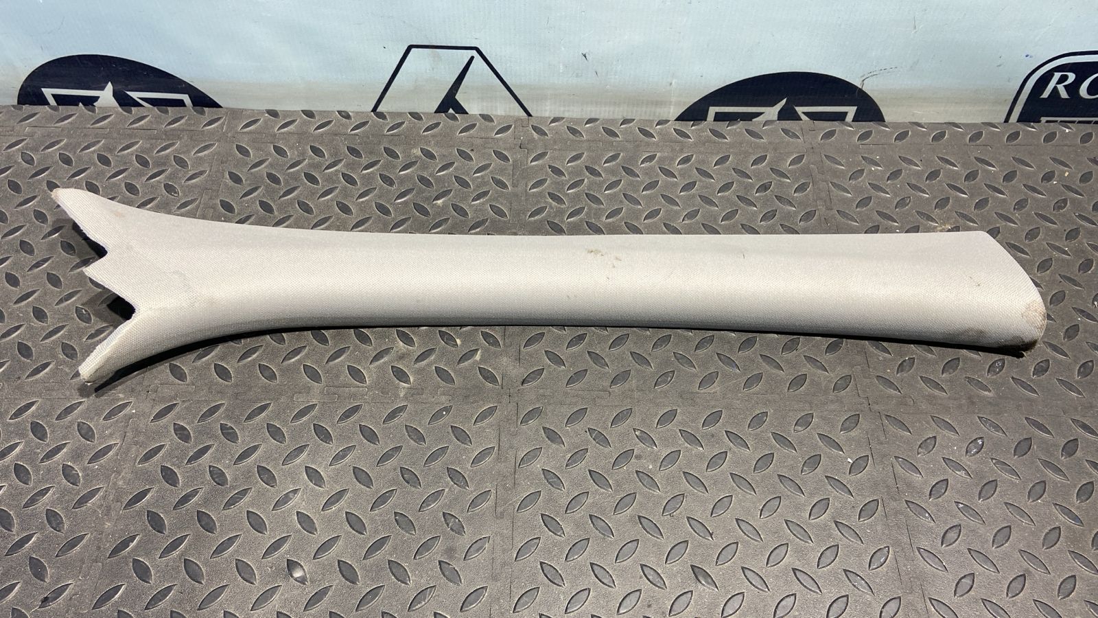 Обшивка стойки передняя правая Mercedes C/W204 2006-2015