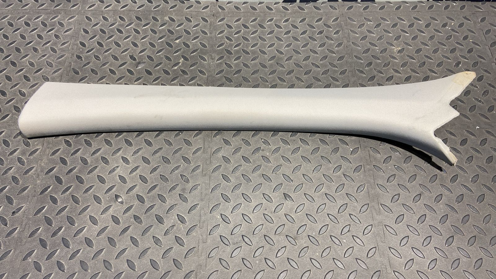 Обшивка стойки передняя левая Mercedes C/W204 2006-2015