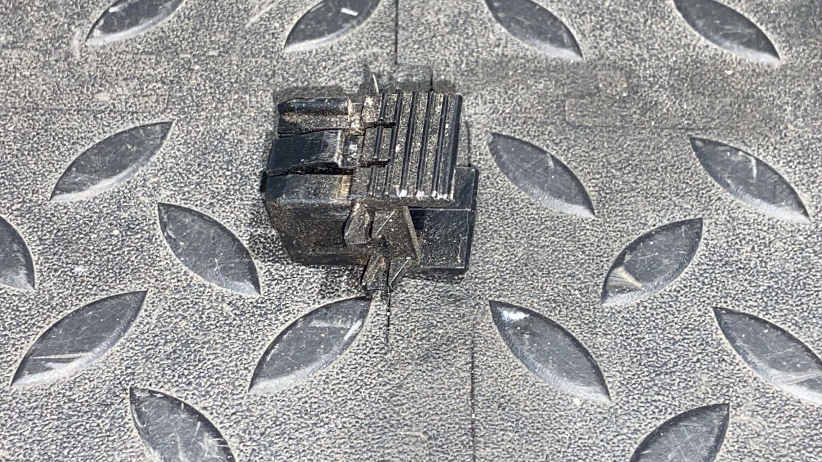 Кронштейн датчика стопсигнала BMW 3/E46 1998-2007