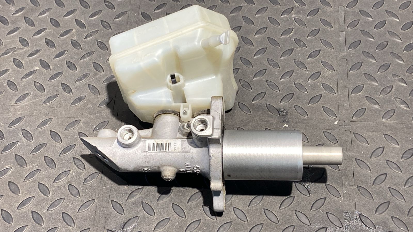 Цилиндр тормозной главный Mercedes E/W211 2002-2009