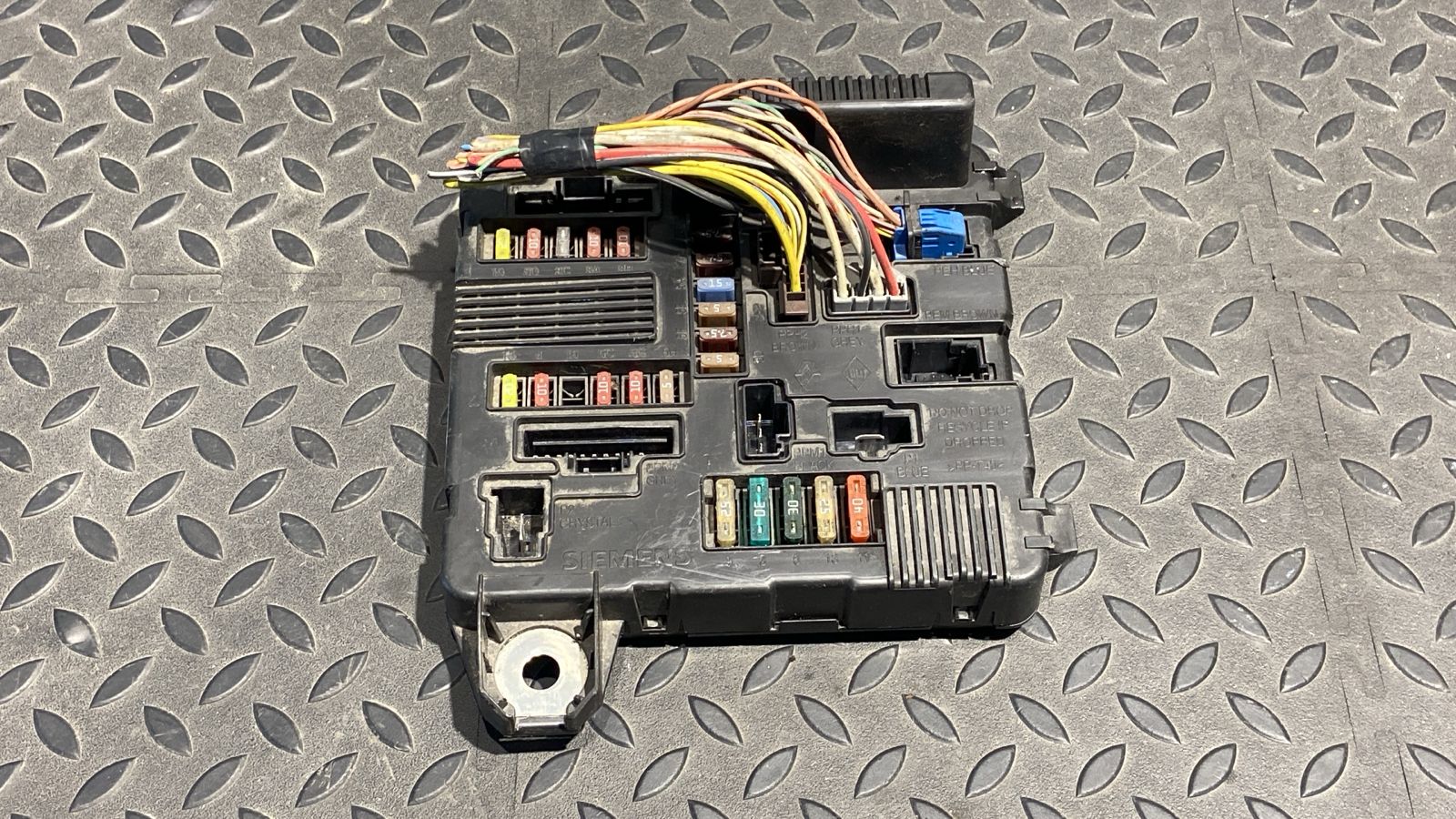 Блок предохранителей Renault Megane/2 2002-2009