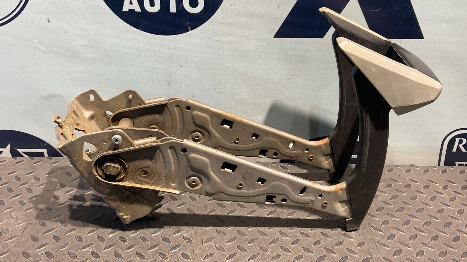 Рычаг стояночного тормоза Opel Zafira/B 2005-2014