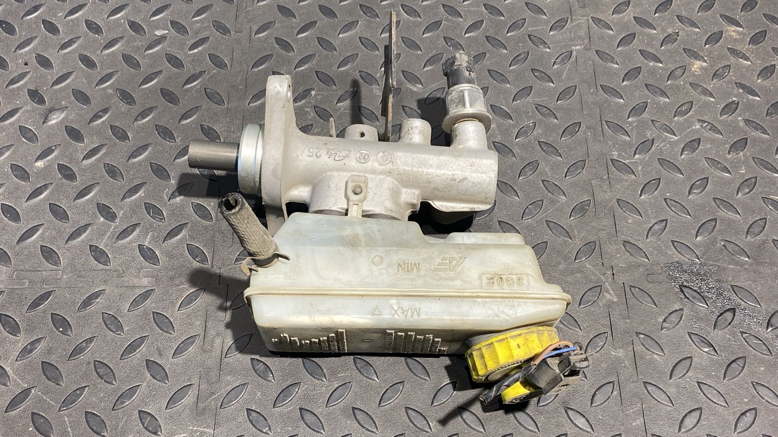 Цилиндр тормозной главный Ford Galaxy 1995-2006